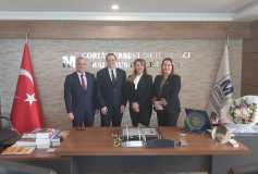 Çorlu Serbest Muhasebeci Mali Müşavirler (SMMM) Odası Yönetim Kurulu Başkanı'mız Sayın Ayşe Eroğlu, Oda'mız üyesi Sayın Ertan Gürel'e Serbest Muhasebeci Mali Müşavirlik Ruhsatı'nı takdim etti.