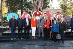 ÇORLU SMMM ODASI, CUMHURİYET’İMİZİN 101’İNCİ YILI DOLAYISIYLA DÜZENLENEN ÇELENK SUNMA TÖRENİNE KATILDI