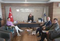 VakıfBank Çorlu Şubesi Müdürü Volkan KARGI, Yönetim Kurulu Başkanımız Ayşe EROĞLU’nu Makamında ziyaret etmişlerdir.