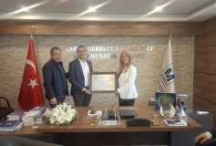 Yönetim Kurulu Başkanı'mız Sayın Ayşe Eroğlu, Odamız Üyesi Sayın Mehmet Berk Er’e Smmm Ruhsatını Teslim Etti