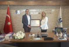 Yönetim Kurulu Başkanı'mız Sayın Ayşe Eroğlu, Odamız Üyesi Sayın Mehmet Berk Er’e Smmm Ruhsatını Teslim Etti