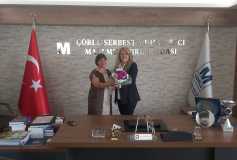 Çorlu Eğitim ve Spor Vakfı Yönetim Kurulu Başkanı Fatma GÜREL , Yön.Kur. üyelerinden Ertürk KARAKAŞ ve Pınar SÜLÜN, Yönetim Kurulu Başkanımız Ayşe EROĞLU’nu Makamında Ziyaret Etmişlerdir.