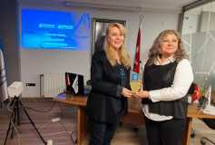 Çorlu Serbest Muhasebeci Mali Müşavirler Odası Yönetim Kurulu Başkanı’mız Sayın Ayşe Eroğlu, 07.10.2025 Salı Günü Dünya Mimarlar Günü dolayısıyla Çorlu Mimarlar Odası Temsilciliğinin gerçekleştirdiği Mimarlık Ofislerinde Muhasebe işlemleri üzerine söyleşi