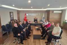 Şehit Ulaş Türk Tic ve Mes Tek And Lisesi Okul Md İbrahim SEVİM, Md Yrd Uğur ÇAKIR, Muh Öğr Zehra AKTAŞ ve Kadriye KAHRAMAN Yönetim Kurulumuzu ve Oda Başkanımız Ayşe EROĞLU'nu makamında ziyaret etti.