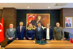 01-07 Mart Muhasebe Haftası kapsamında Çorlu SMMM Odası Yönetim Kurulu Başkanı Ayşe EROĞLU ve Yönetim Kurulumuz, Çorlu Kaymakamımız Sayın Niyazi ERTEN'i Makamında Ziyaret Ettiler