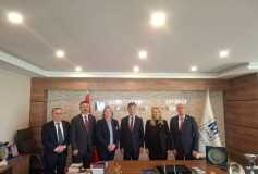 Çorlu Kaymakamı Sayın Niyazi ERTEN, Yönetim Kurulu Başkanımız Sayın Ayşe EROĞLU’nu Makamında ziyaret etmişlerdir.