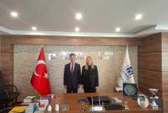 Çorlu Kaymakamı Sayın Niyazi ERTEN, Yönetim Kurulu Başkanımız Sayın Ayşe EROĞLU’nu Makamında ziyaret etmişlerdir.