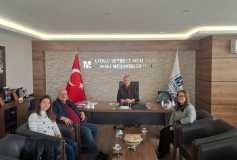 Namık Kemal Üniversitesi Çorlu MYO Muhasebe ve Vergi Bölüm Başkanı Prof. Dr. Teoman AKPINAR, Öğr. Üyesi Dr. Özge HABİBOĞLU ve Öğr. Gör. Ümmühan KALAY, Yönetim Kurulu Başkanımız Ayşe EROĞLU’ nu Makamında ziyaret etmişlerdir.