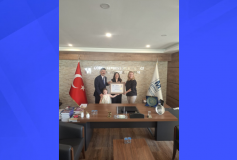 Yönetim Kurulu Başkanı'mız Sayın Ayşe Eroğlu, Odamız Üyesi Sayın Merve Gencan Çelik’e Smmm Ruhsatını Teslim Etti