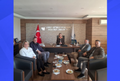 Elver Bilişim Eğitim ve Danışmanlık Hiz. Ltd. Şti. Yetkilisi Sayın Ali Selman ELVER ile Edirne Smmm Oda Başkanı Sayın Cüneyt KESKİN, Yönetim Kurulu Başkanımız Sayın Ayşe EROĞLU’ nu Makamında ziyaret etmişlerdir.
