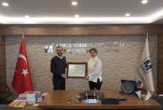 Yönetim Kurulu Başkanı'mız Sayın Ayşe Eroğlu, Yeni Üyemize Ruhsatını Takdim Etti