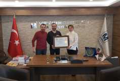 Yönetim Kurulu Başkanı'mız Sayın Ayşe Eroğlu, Yeni Üyemize Ruhsatını Takdim Etti