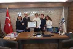 Yönetim Kurulu Başkanı'mız Sayın Ayşe Eroğlu, Yeni Üyemize Ruhsatını Takdim Etti