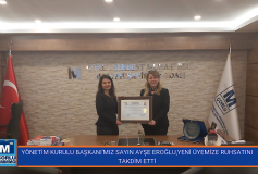Yönetim Kurulu Başkani'miz Sayin Ayşe Eroğlu,yeni Üyemize Ruhsatini Takdim Etti