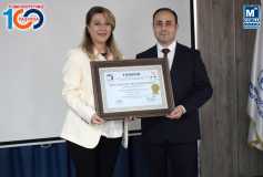 Yönetim Kurulu Başkani'miz Sayin Ayşe Eroğlu, Yeni Üyelerimize Ruhsatlarini Takdim Etti