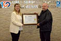 Yönetim Kurulu Başkani'miz Sayin Ayşe Eroğlu, Yeni Üyelerimize Ruhsatlarini Takdim Etti