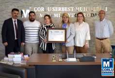 Yönetim Kurulu Başkani'miz Sayin Ayşe Eroğlu, Yeni Üyelerimize Ruhsatlarini Takdim Etti