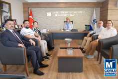 Yönetim Kurulu Başkani'miz Sayin Ayşe Eroğlu, Yeni Üyelerimize Ruhsatlarini Takdim Etti