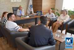 Yönetim Kurulu Başkani'miz Sayin Ayşe Eroğlu, Yeni Üyelerimize Ruhsatlarini Takdim Etti