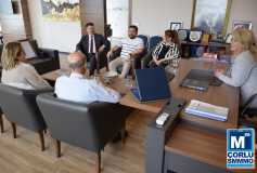 Yönetim Kurulu Başkani'miz Sayin Ayşe Eroğlu, Yeni Üyelerimize Ruhsatlarini Takdim Etti