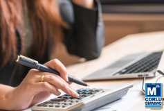 Büyükşehirlerde Münhasiran Bir İşyeri Açmaksizin Gezici Olarak Veya Pazar Takibi Suretiyle Perakende Emtia Alim Satimi İle Uğraşanlar Basit Usul Kapsamina Alindi