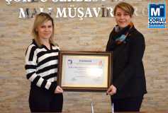 Yönetim Kurulu Başkani'miz Sayin Ayşe Eroğlu, Yeni Üyelerimize Ruhsatlarini Takdim Etti