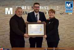 Yönetim Kurulu Başkani'miz Sayin Ayşe Eroğlu, Yeni Üyelerimize Ruhsatlarini Takdim Etti