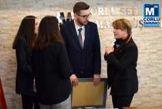 Yönetim Kurulu Başkani'miz Sayin Ayşe Eroğlu, Yeni Üyelerimize Ruhsatlarini Takdim Etti