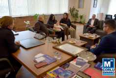 Yönetim Kurulu Başkani'miz Sayin Ayşe Eroğlu, Yeni Üyelerimize Ruhsatlarini Takdim Etti