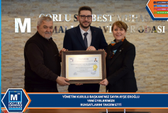 Yönetim Kurulu Başkani'miz Sayin Ayşe Eroğlu, Yeni Üyelerimize Ruhsatlarini Takdim Etti