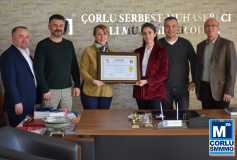 Yönetim Kurulu Başkani'miz Sayin Ayşe Eroğlu, Oda'miz Üyesi Sayin Arzu Alptekin Uçan'a Ruhsatini Teslim Etti