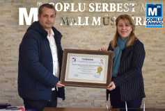 Çorlu Smmm Odasi Yönetim Kurulu Başkani'miz Sayin Ayşe Eroğlu, Oda Üyelerimize Yetki Belgelerini Takdim Etti