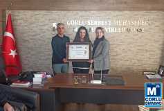 Oda'miz Üyesi Sayin Burçin Üstün Erçili, Yetki Belgesini Yönetim Kurulu Başkani'miz Sayin Ayşe Eroğlu'nun Elinden Aldi