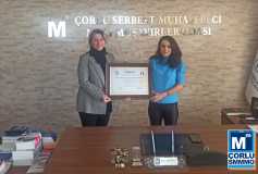 Yönetim Kurulu Başkani'miz Sayin Ayşe Eroğlu, Oda'miz Üyesi Sayin Aysel Alan'a Ruhsatini Takdim Etti