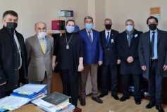 Vergi Haftasi Sebebiyle Yönetim Kurulumuz Çorlu Vergi Dairesi Müdürü Sn Gaffar Koçak Ve Çorlu İhtisas Vergi Dairesi Müdürü Sn Celil Eskici'yi Makamlarinda Ziyaret Etmiştir